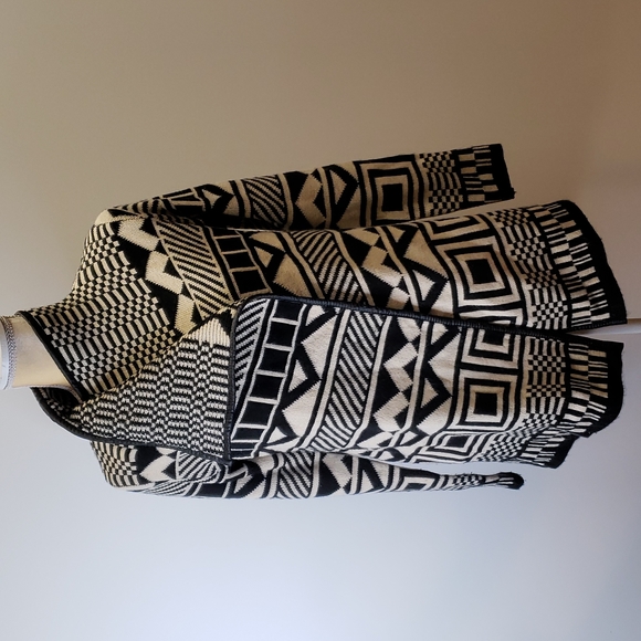 Size small Pinklicious tribal pattern waterfall cardigan. E76 - Picture 5 of 8